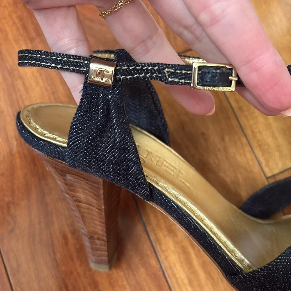 Authentic Chanel dark denim heels - Picture 5 of 9
